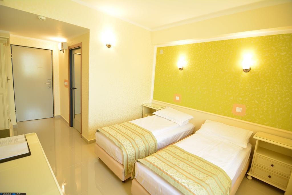 Hotel Seneca Baia Mare Eksteriør billede